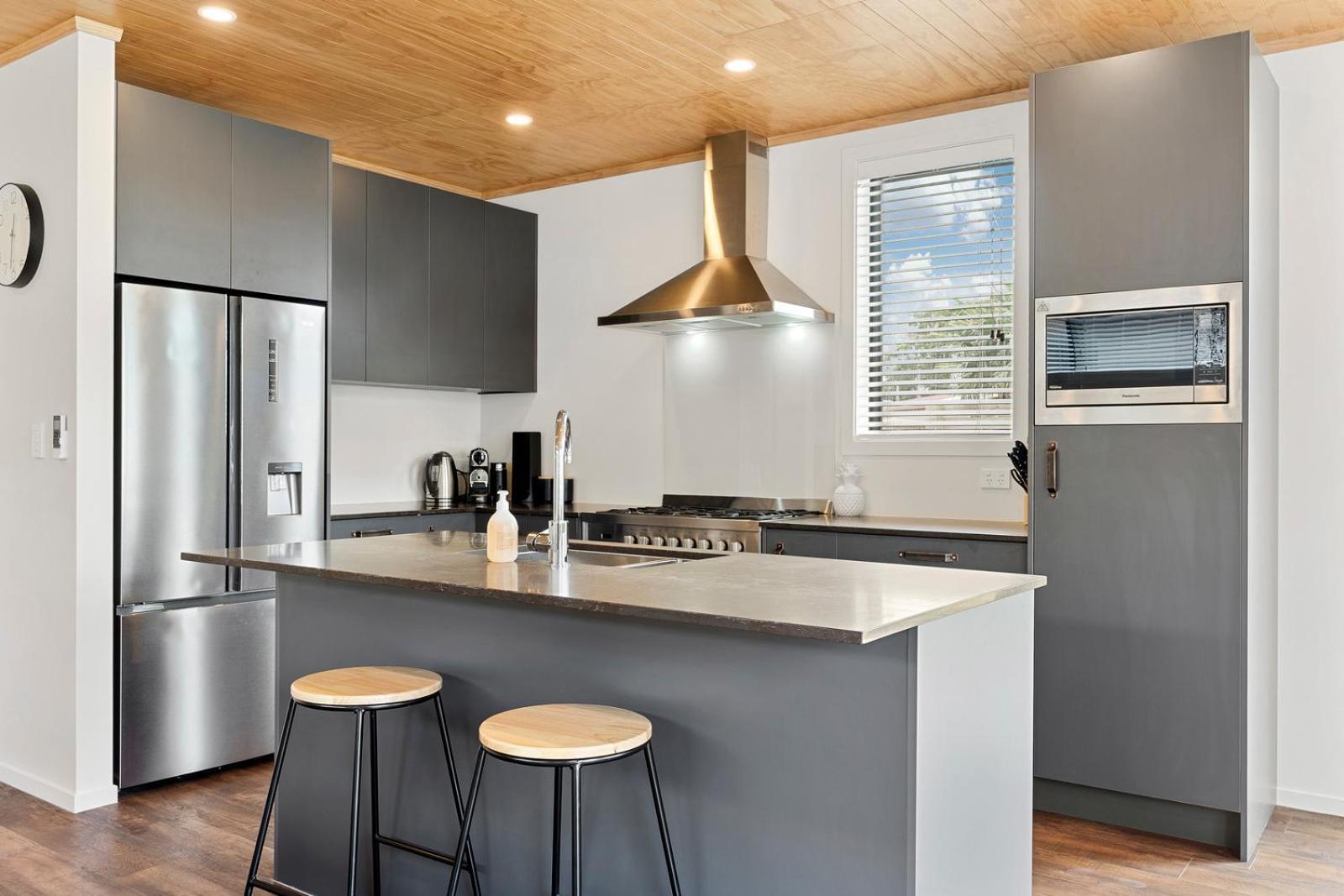 Custom Designed Holiday Home, Next To Cycleway. Те-Ароха Экстерьер фото